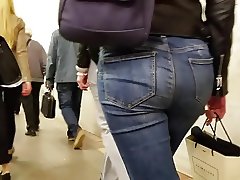 Follow the sexy ass